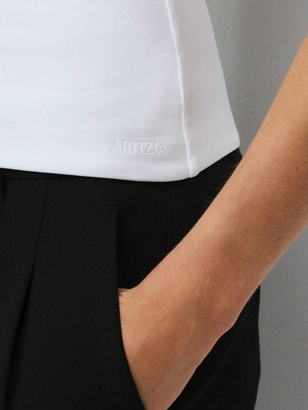 Aritzia Original Contour Optimum Halter Top - Picture 6 of 12